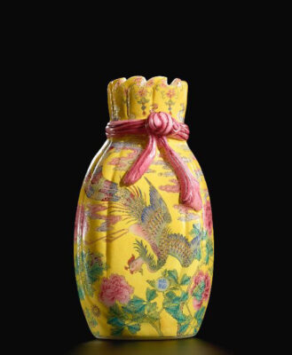 China - falangcai pouch-shaped glass vase - Qianglong Dynasty