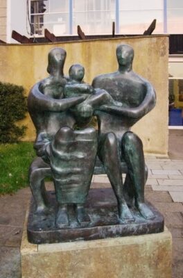 Henry Moore - Family Group - 1950 - photo by Andrew Dunn