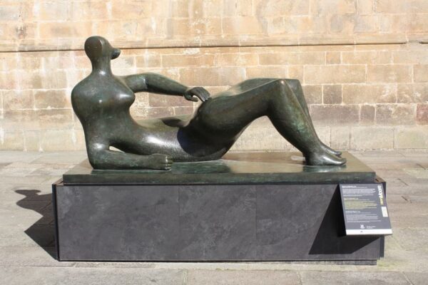 Henry Moore - Reclining Figure - 1982 - photo by Lameiro