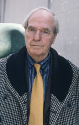 Henry Moore in workshop - 1975 - photo by Allan Warren